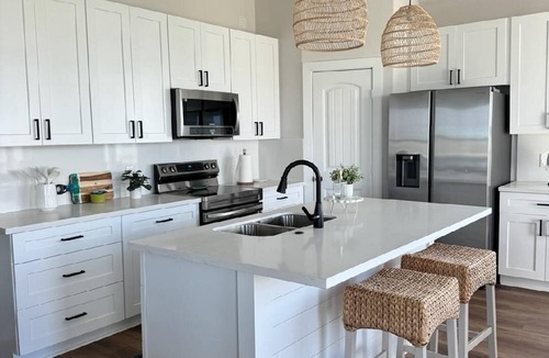 San Luis House | Charming 3-bedroom house in delightful Treasure Island with WiFi, AC
