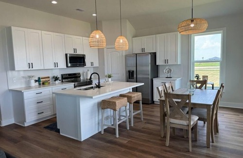 San Luis House | Charming 3-bedroom house in delightful Treasure Island with WiFi, AC