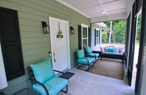 Jennings House | Charming 3-bedroom house with WiFi, fitness room on Gated property