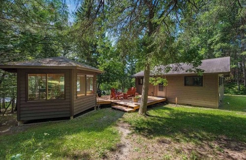 Bigfork House | Charming 3-bedroom house with WiFi, A/C on Big Turtle Lake.