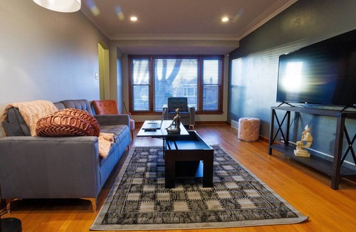 Calumet Heights House | Charming 3-bedroom house with AC in vibrant Chicago