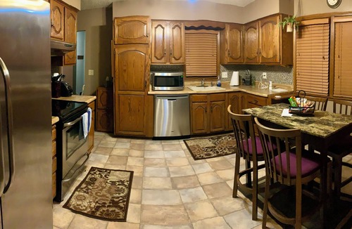 Crystal House | Charming 3-bedroom house in serene Crystal with WiFi, AC, laundry room
