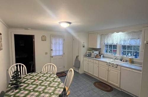 East Harwich House | Charming 3-bedroom house in fabulous Harwich 1 mile from Red River Beach