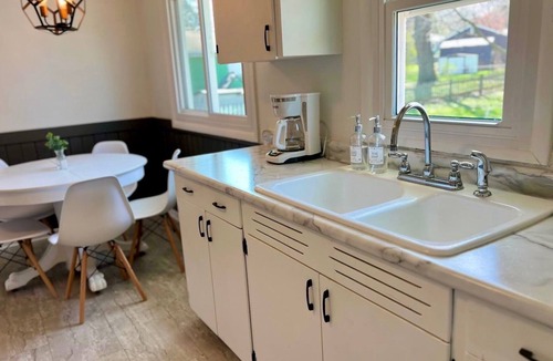 Madison House | Charming 3-Bedroom House in Quiet Madison Suburb