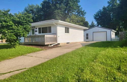 Madison House | Charming 3-Bedroom House in Quiet Madison Suburb