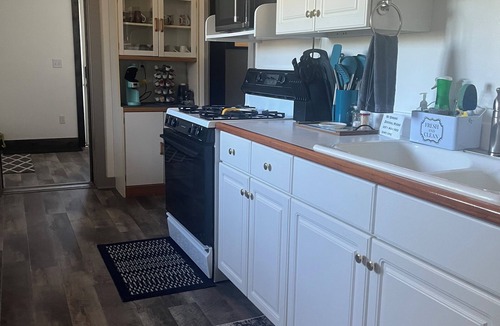 Oshkosh House | Charming 3-bedroom house in wonderful town of Oshkosh, family and pet friendly!