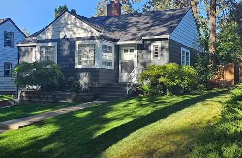 Manito House | Charming 3-bedroom house tucked into the heart of Spokane's South Hill.