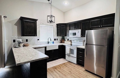 Cheney House | Charming 3-bedroom house in beautiful Cheney with AC
