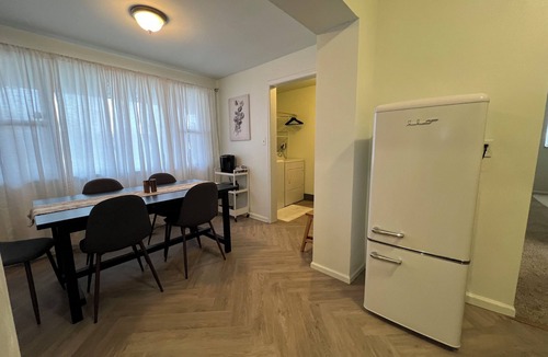 Draper House | Charming 3-bedroom house with AC in Draper Flats