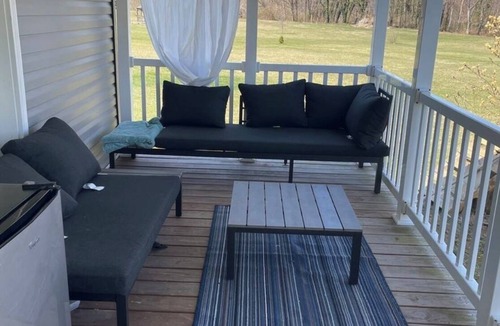 Howard House | Charming 3-bedroom house in lovely Howard with AC, WiFi