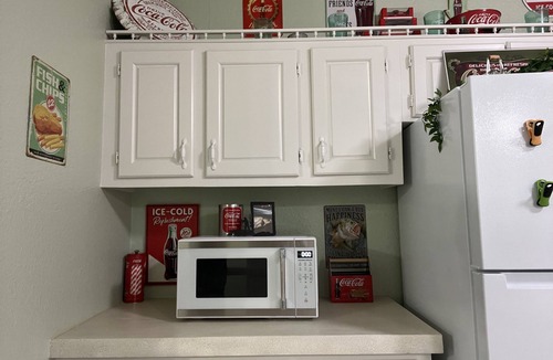 Lytle House | Charming 3-bedroom house with AC and WiFi in welcoming Lytle,TX.