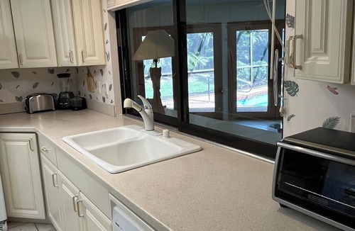 Osprey House | Charming 3-bedroom house with private pool, close to beaches and dining