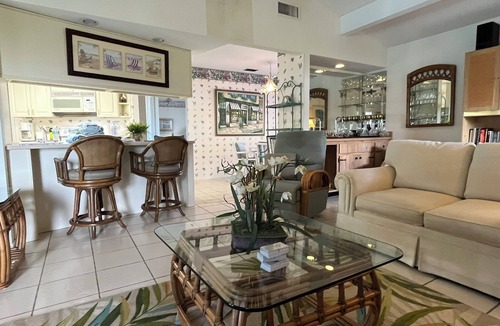 Osprey House | Charming 3-bedroom house with private pool, close to beaches and dining