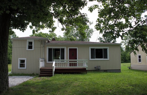 Huntsburg House | Charming 3-bedroom house in Perry with AC