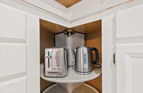 Aurora Highlands House | Charming 3-bedroom in Pentagon City walk to Metro