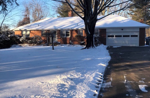 Hamden House | Charming 3-bedroom lakeside reservoir house in serene Hamden near Yale.