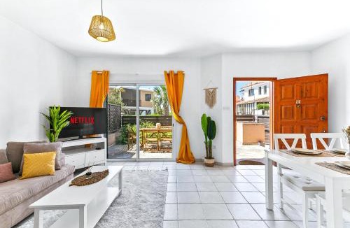 Paphos Villa | Charming 3-Bedroom Maisonette with Pool Access at Regina Gardens, 700 m Venus Beach