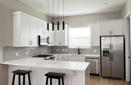 North Houston House | Charming 3-bedroom modern townhome with WiFi within 5 miles of Downtown Houston