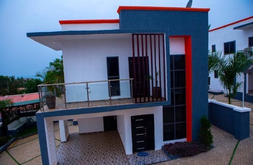 Kokrobite House | Charming 3-bedroom ocean view estate with WiFi, AC in adorable Kokrobite