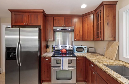 Weston House | Charming 3-bedroom Ranch in Weston Near Westport & Fairfield