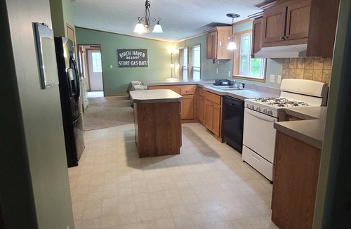 Puposky Resort | Charming 3-bedroom resort with WiFi, TV, and AC located on beautiful Gull Lake!