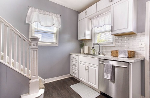 Southside House | Charming 3-Bedroom Retreat, Off Street Parking, and WiFI