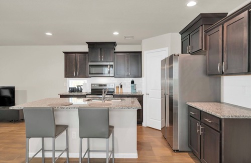 Southeast Houston House | Charming 3-bedroom single family house, family friendly in brilliant Hobby area.