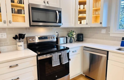 Framingham House | Charming 3-bedroom townhome with AC and WiFi in Framingham