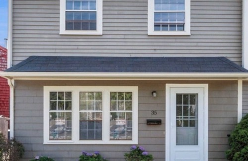 Marblehead House | Charming 3-bedroom townhome in Marblehead 3 miles to Salem 14 miles to Boston
