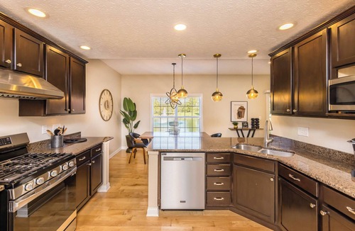Tuttle West House | Charming 3-bedroom townhome with finished basement luxurious neighborhood Dublin