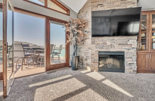 Arnolds Park Condo | Charming 3-bedroom condo with stunning lake views in fabulous Arnolds Park, IA
