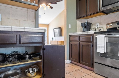 Pumpkin Center House | Charming 3-bedroom house with office, sparkling pool, full kitchen-Bakersfield