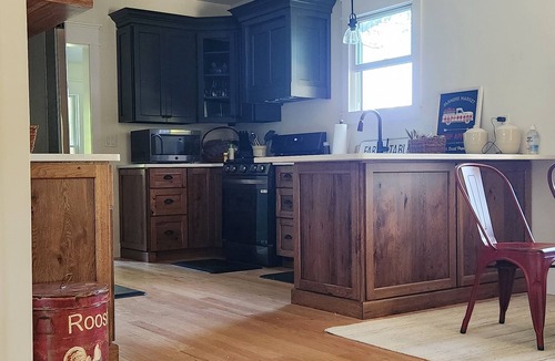 Corbin City House | Charming 3-bedroom farmhouse on 20 acres located in rustic Corbin City.