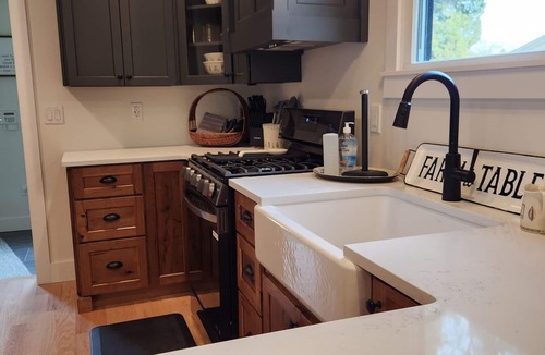 Corbin City House | Charming 3-bedroom farmhouse on 20 acres located in rustic Corbin City.