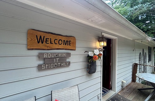 Gainesville Cabin | Charming 3-bedroom family cabin on the lake with dock, screened porch, & wi-fi!n