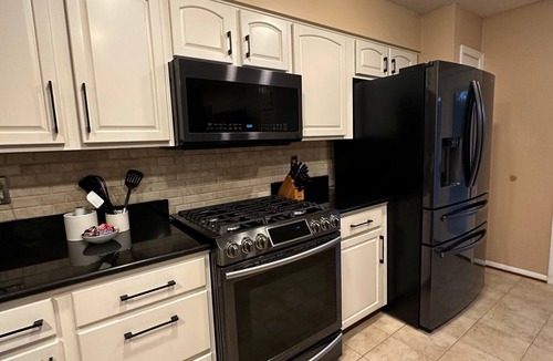 Gaithersburg House | Charming 3-bedroom family friendly townhome with AC and WiFi in Gaithersburg