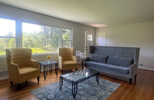 Great Falls House | Charming 3-bedroom house in wonderful Great Falls with WiFi, AC