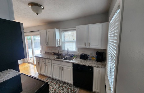 Indianapolis House | Charming 3-bedroom house with WiFi, AC in enjoyable Indianapolis