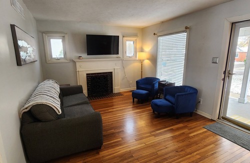 Indianapolis House | Charming 3-bedroom house with WiFi, AC in enjoyable Indianapolis