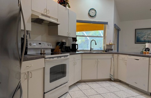 Lehigh Acres Villa | Charming 3-bedroom heated hot tub/pool villa in private setting