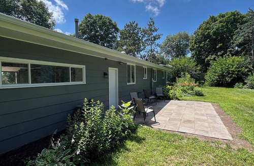 Plymouth House | Charming 3-bedroom house in amazing Minneapolis west metro with WiFi, AC, yard