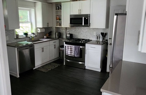 North Side House | Charming 3-bedroom house with WiFi free parking
