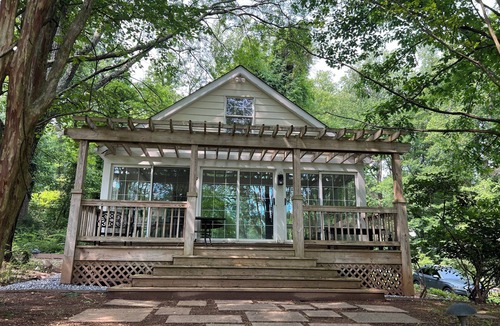 Owings Mills House | Charming 3-bedroom house in Owings Mills with cozy vibes