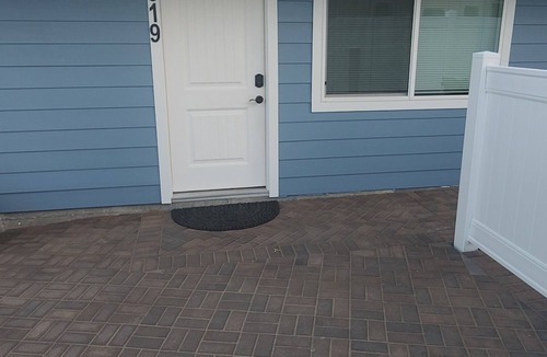 Paso Robles House | Charming 3-bedroom 2 bath house. 2 king suites, attached baths. 6 car parking.