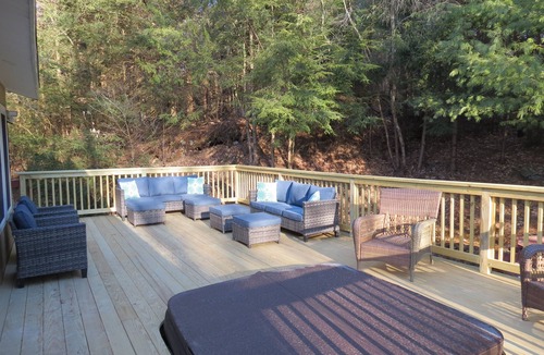 Tunkhannock Township House | Charming 3-bedroom house with AC, WiFi in serene Pocono Lake