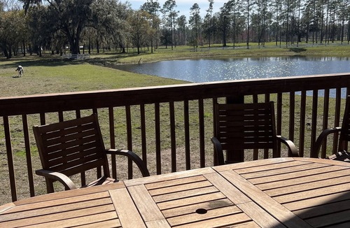 Charlton County House | Charming 3-bedroom barn lodge in Saint George.