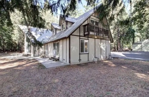 Shingletown House | Charming 3-bedroom country house with AC and fitness room in Shingletown