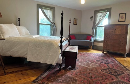Skaneateles House | Charming 3-bedroom farmhouse in welcoming Skaneateles, short walk to village.
