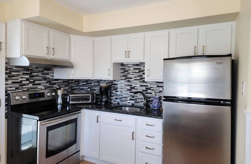 Stone Harbor House | Charming 3-bedroom townhome 2 blocks from ocean and bay, in town of Stone Harbor