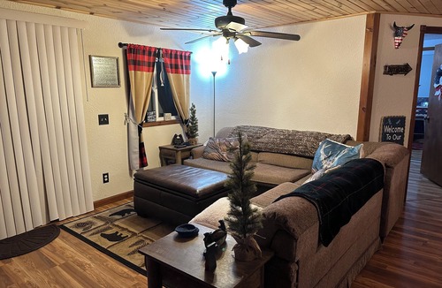 Turtle Lake Cabin | Charming 3-bedroom cabin with WiFi, AC in lovely Upper Turtle Lake.